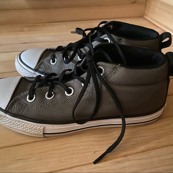 Converse Allstars Youth Size 1 - Picture 2 of 3